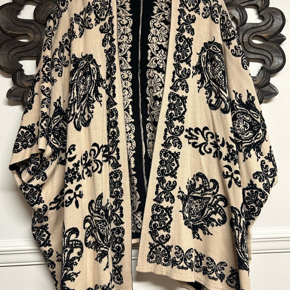 Flying Tomato Black and Cream Kimono